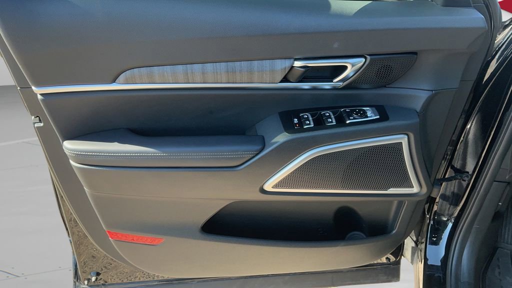 Used 2024 Kia Telluride EX w/ EX Captain's Chair Package image 17