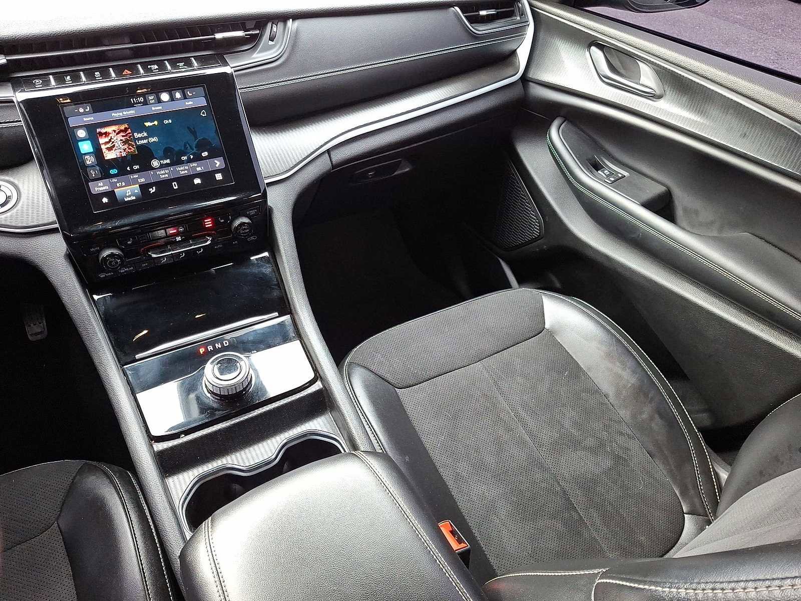 Used 2024 Jeep Grand Cherokee Altitude image 12