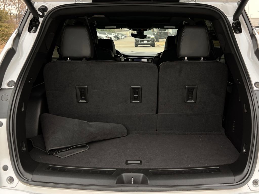 Used 2023 Buick Enclave Avenir image 32