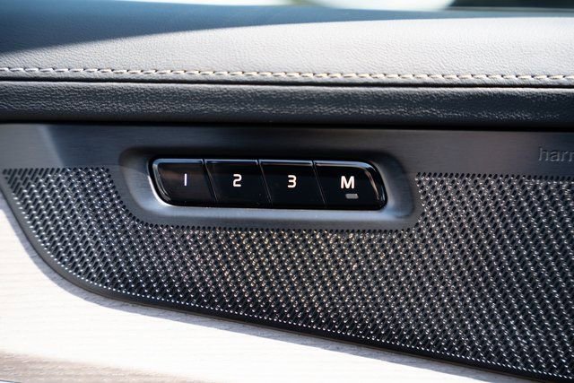 Used 2026 Volvo XC90 T8 Plus w/ Protection Package Premier image 33