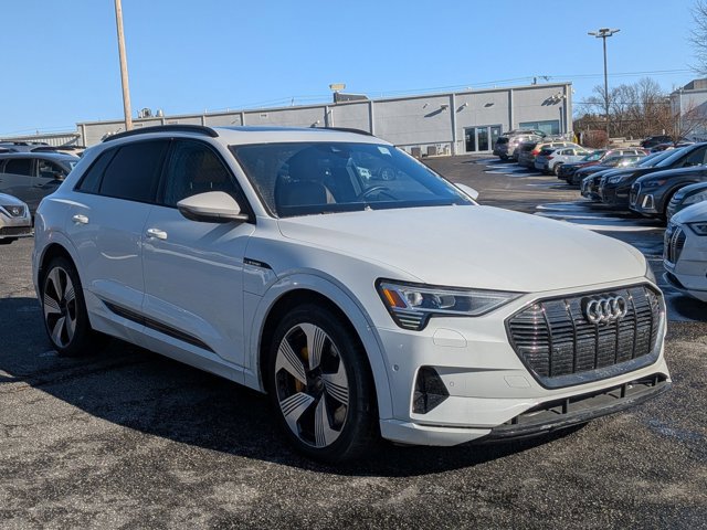 Used 2022 Audi e-tron Premium Plus w/ Premium Plus Package image 3