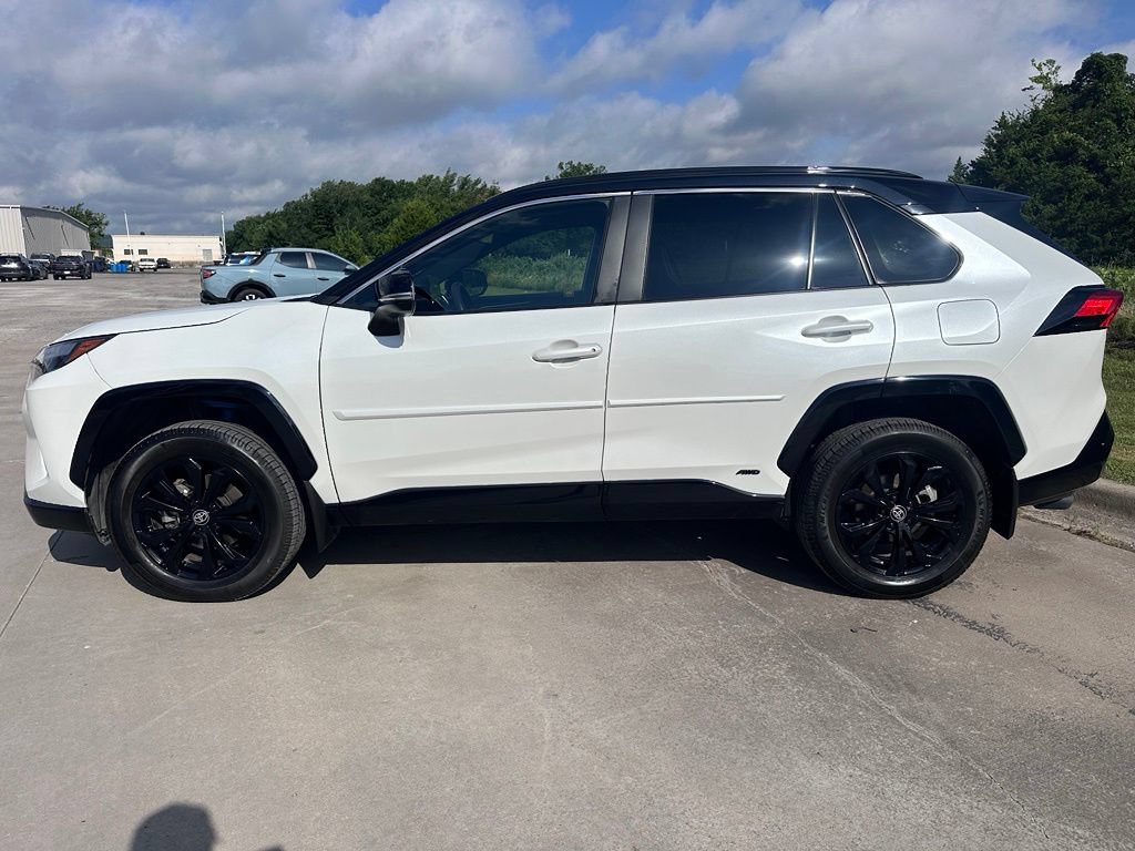 Used 2024 Toyota RAV4 XSE AWD/4WD image 9
