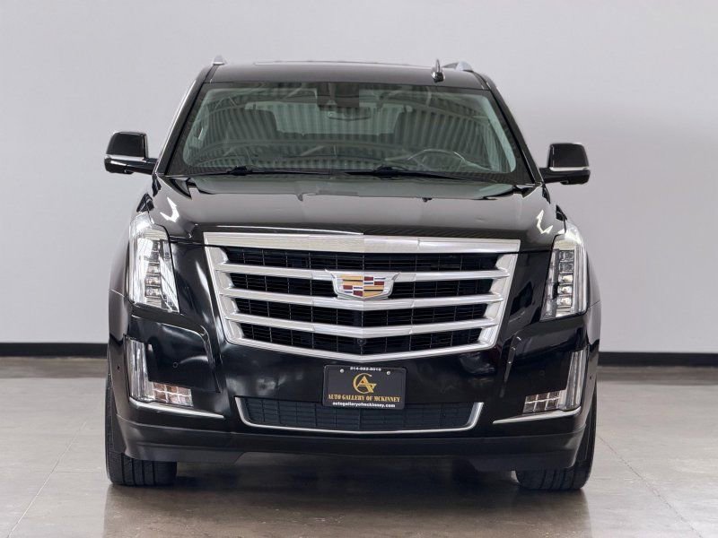 Used 2020 Cadillac Escalade Luxury RWD image 2