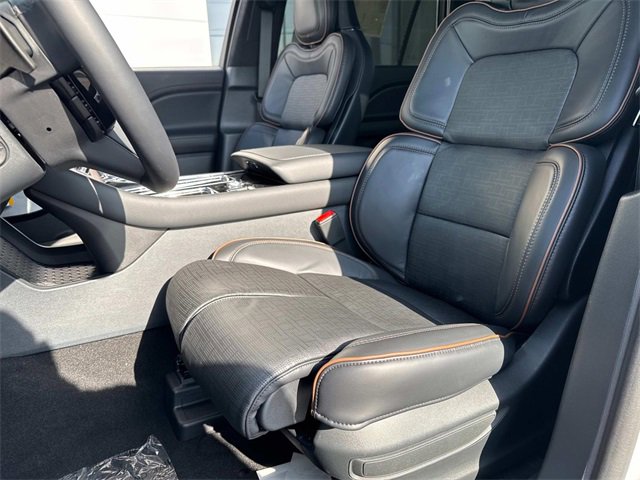 New 2025 Lincoln Aviator Black Label w/ Black Label Special Edition image 18