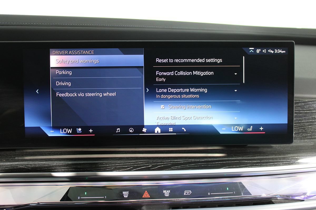 Used 2024 BMW i7 xDrive60 AWD/4WD image 22