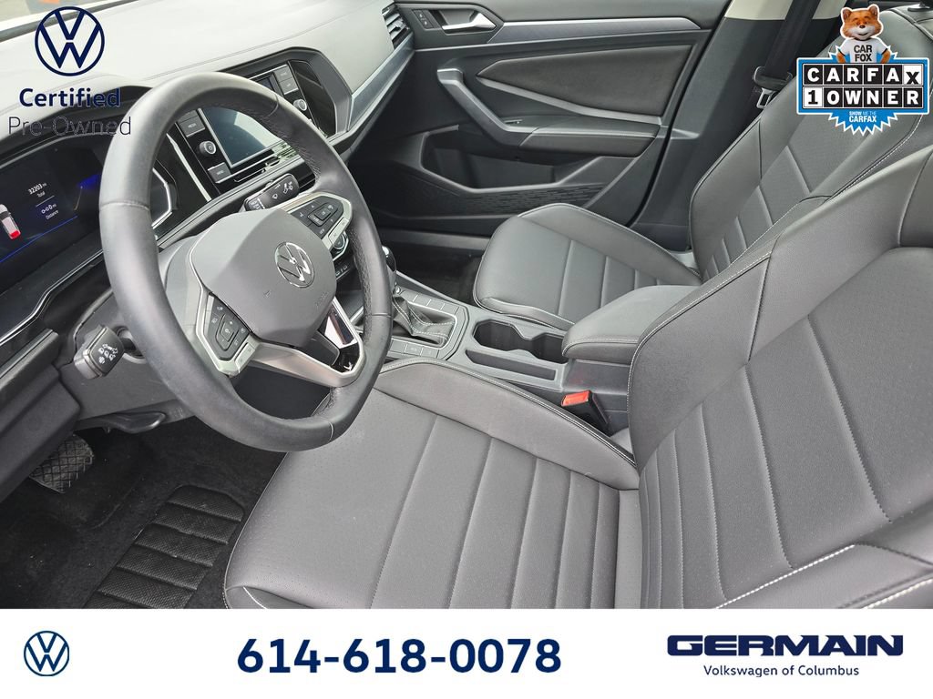 Certified 2023 Volkswagen Jetta SE w/ Panoramic Sunroof Package FWD image 17