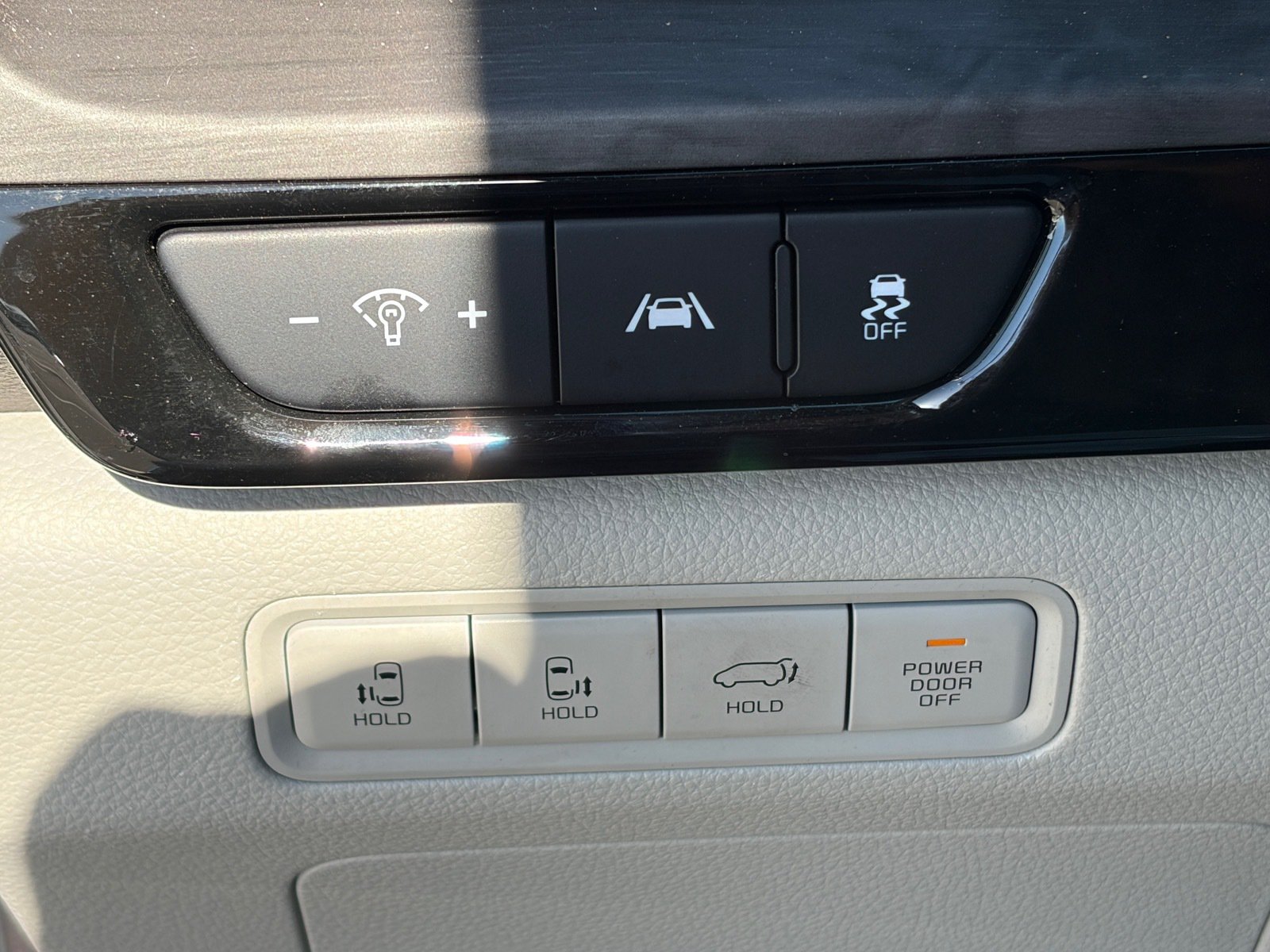 Used 2024 Kia Carnival EX FWD image 20