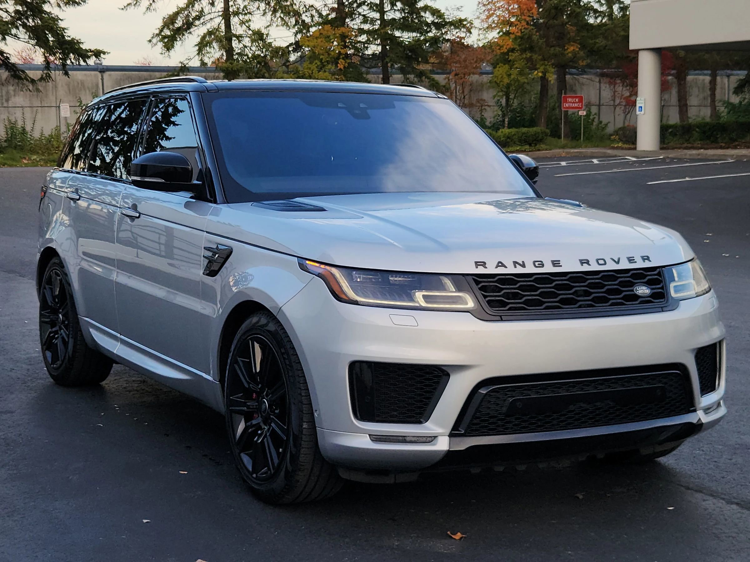 Used 2020 Land Rover Range Rover Sport HST image 5