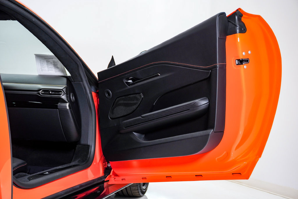 Used 2025 Aston Martin V8 Vantage Coupe RWD image 19