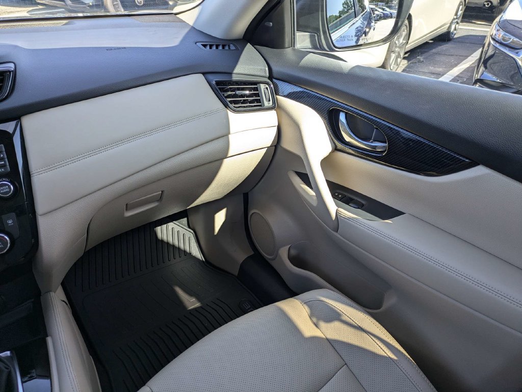 Used 2017 Nissan Rogue SL w/ SL Premium Package FWD image 19