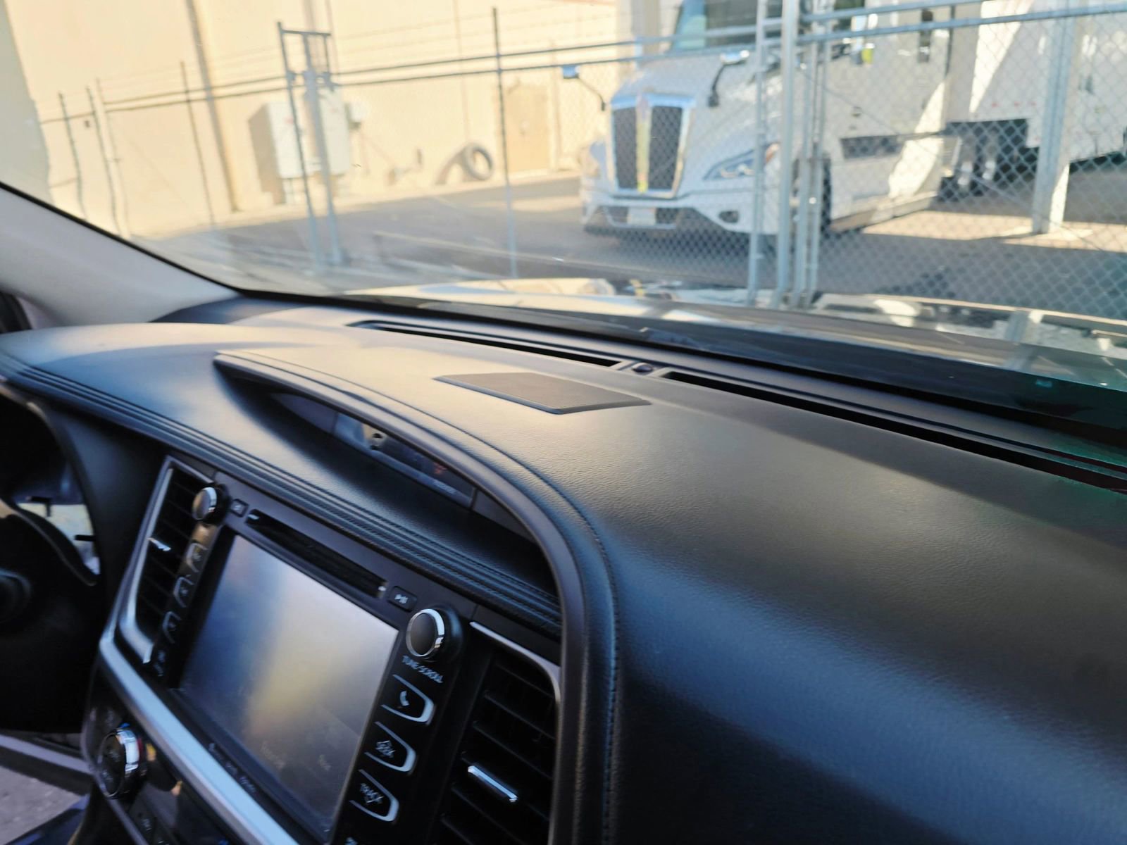 Used 2016 Toyota Highlander Limited image 31