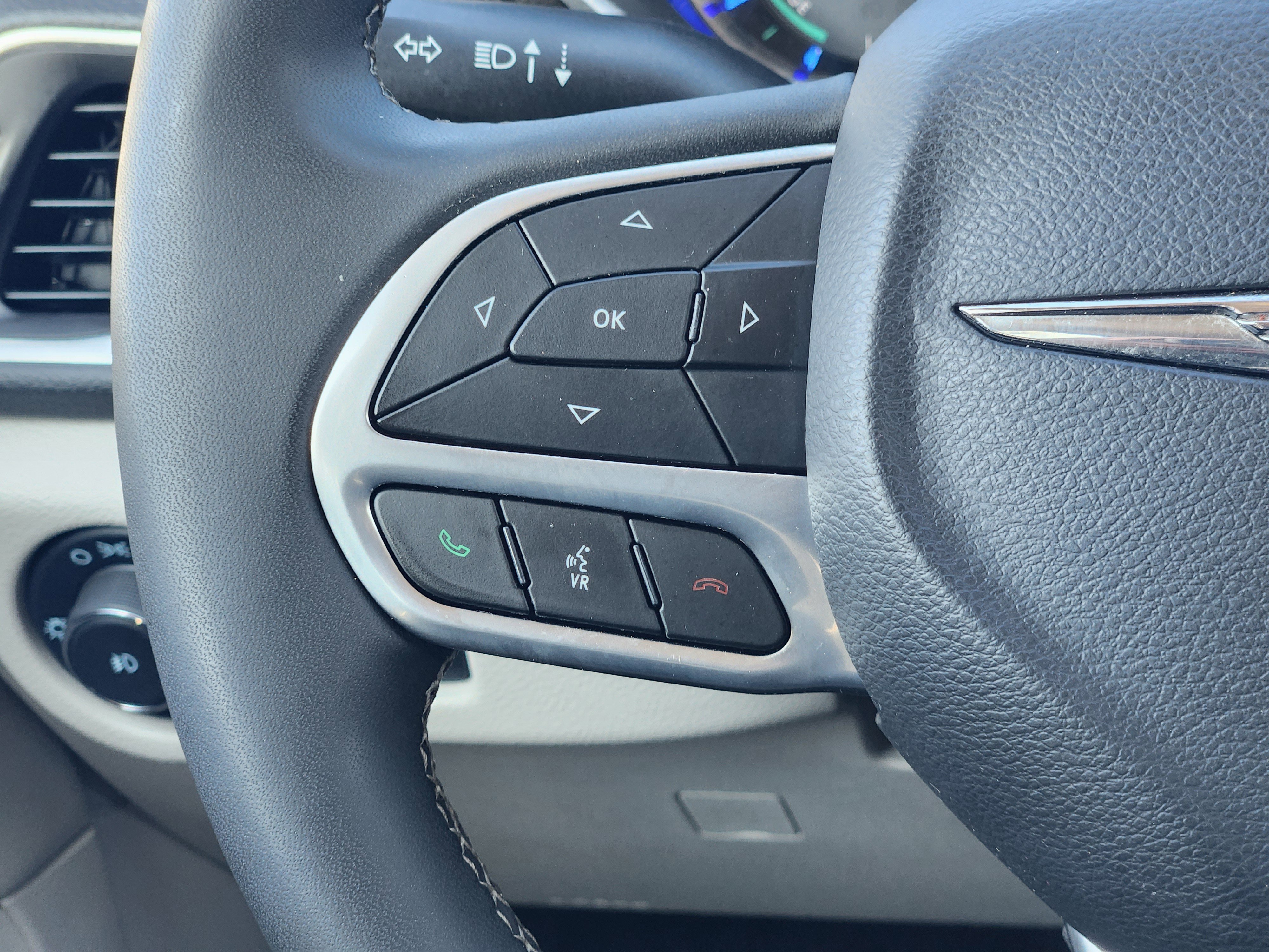 Used 2022 Chrysler Pacifica Limited image 27