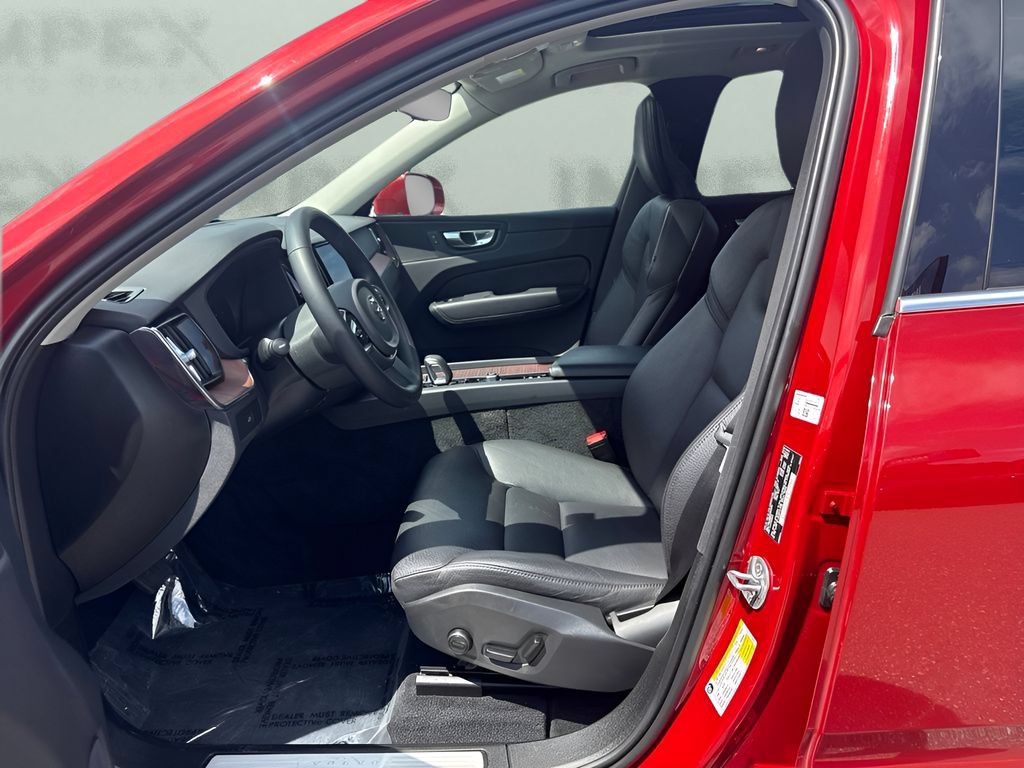 Used 2023 Volvo XC60 B5 Plus FWD image 5