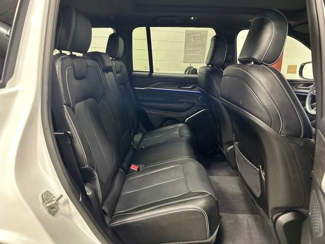 Used 2023 Jeep Grand Cherokee Overland AWD/4WD image 18
