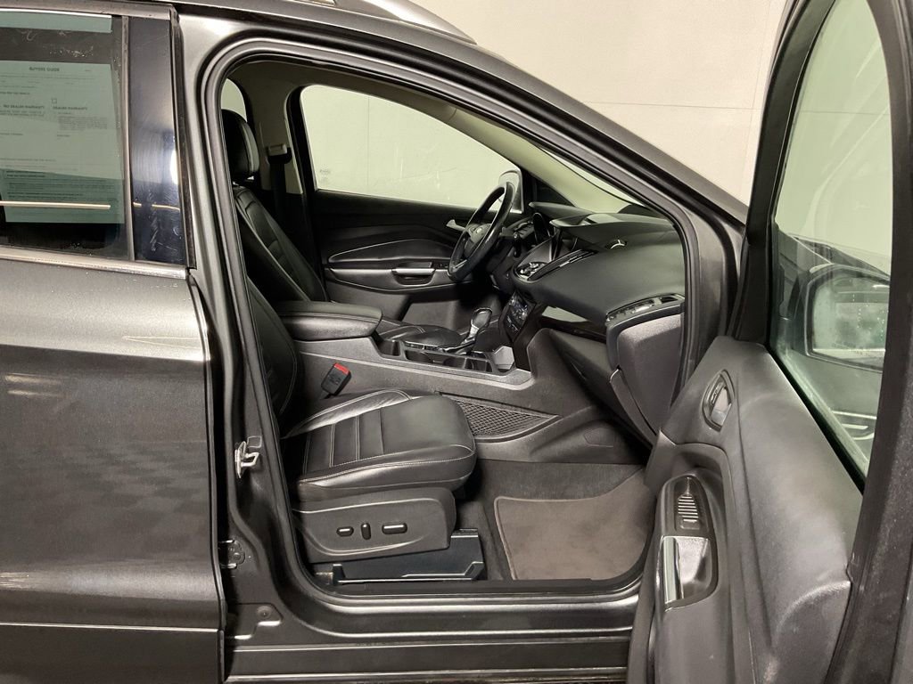 Used 2017 Ford Escape Titanium image 32