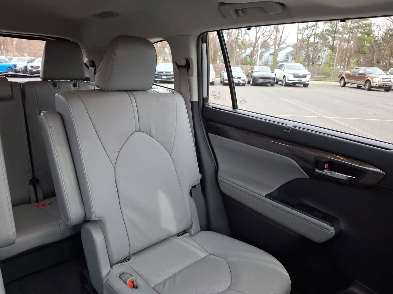 Used 2021 Toyota Highlander Limited image 14