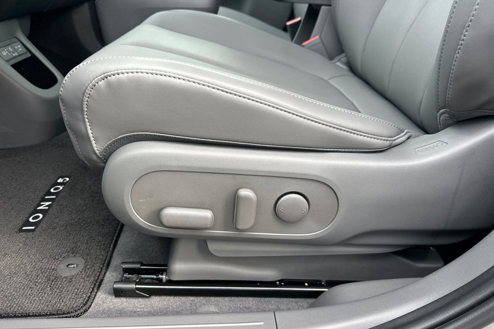 Used 2025 Hyundai Ioniq 5 SEL image 14