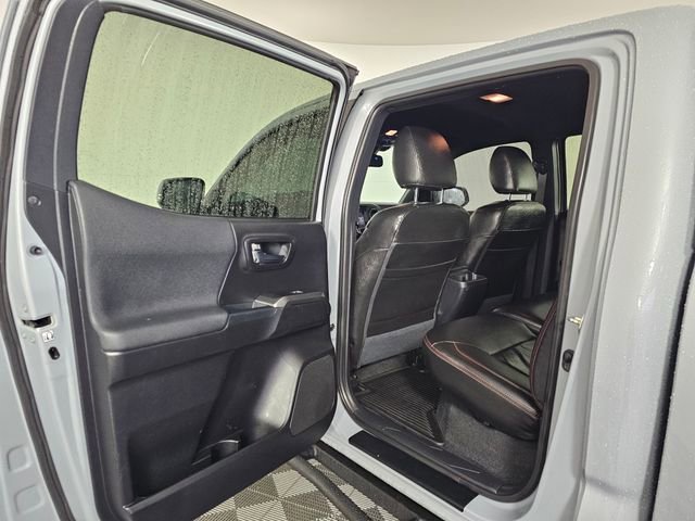 Used 2018 Toyota Tacoma TRD Off-Road w/ Technology Package image 21