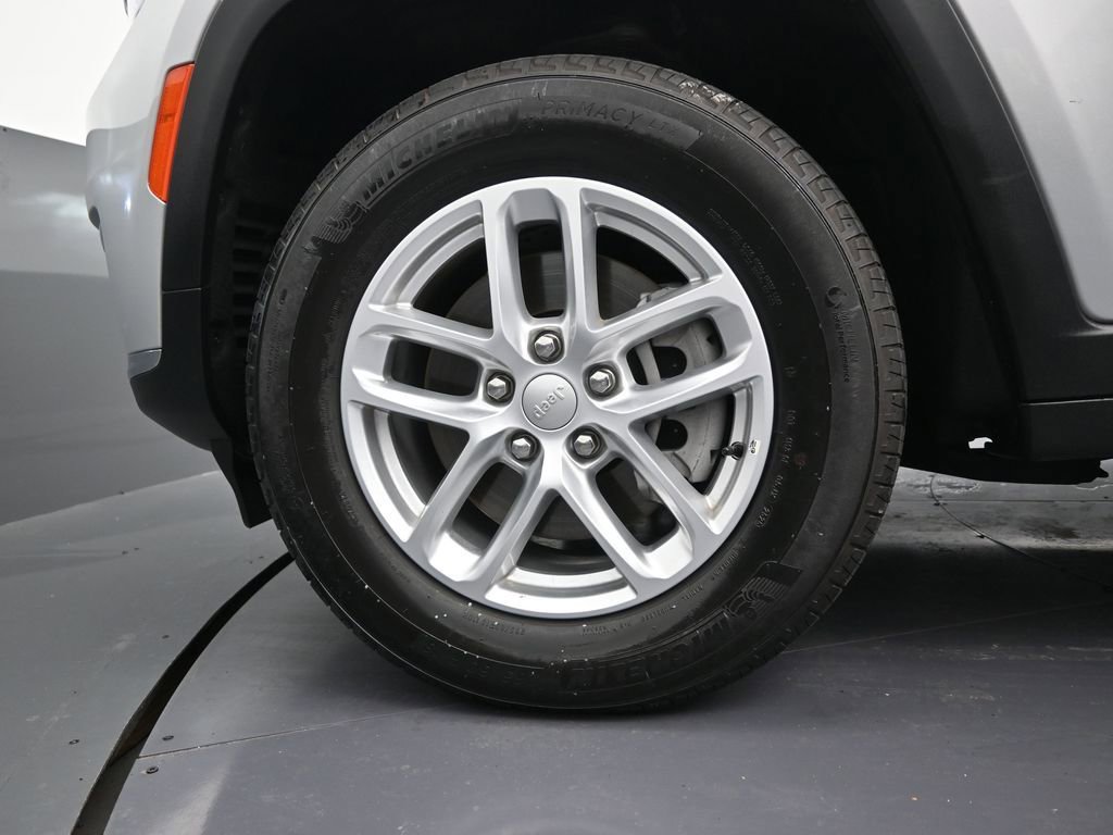 Used 2025 Jeep Grand Cherokee L Laredo image 10