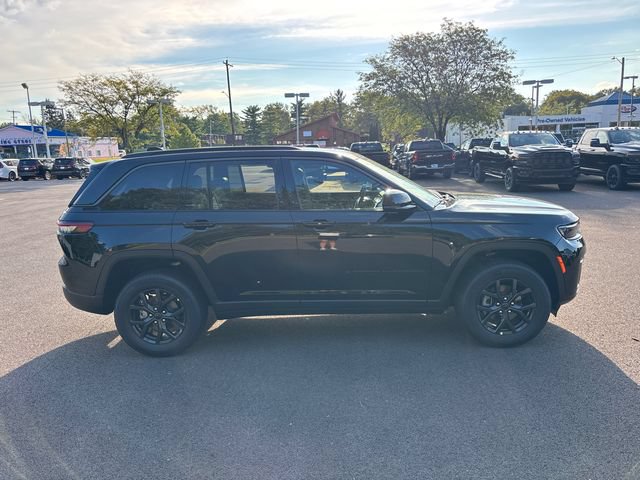 New 2027 Jeep Grand Cherokee Altitude AWD/4WD image 28