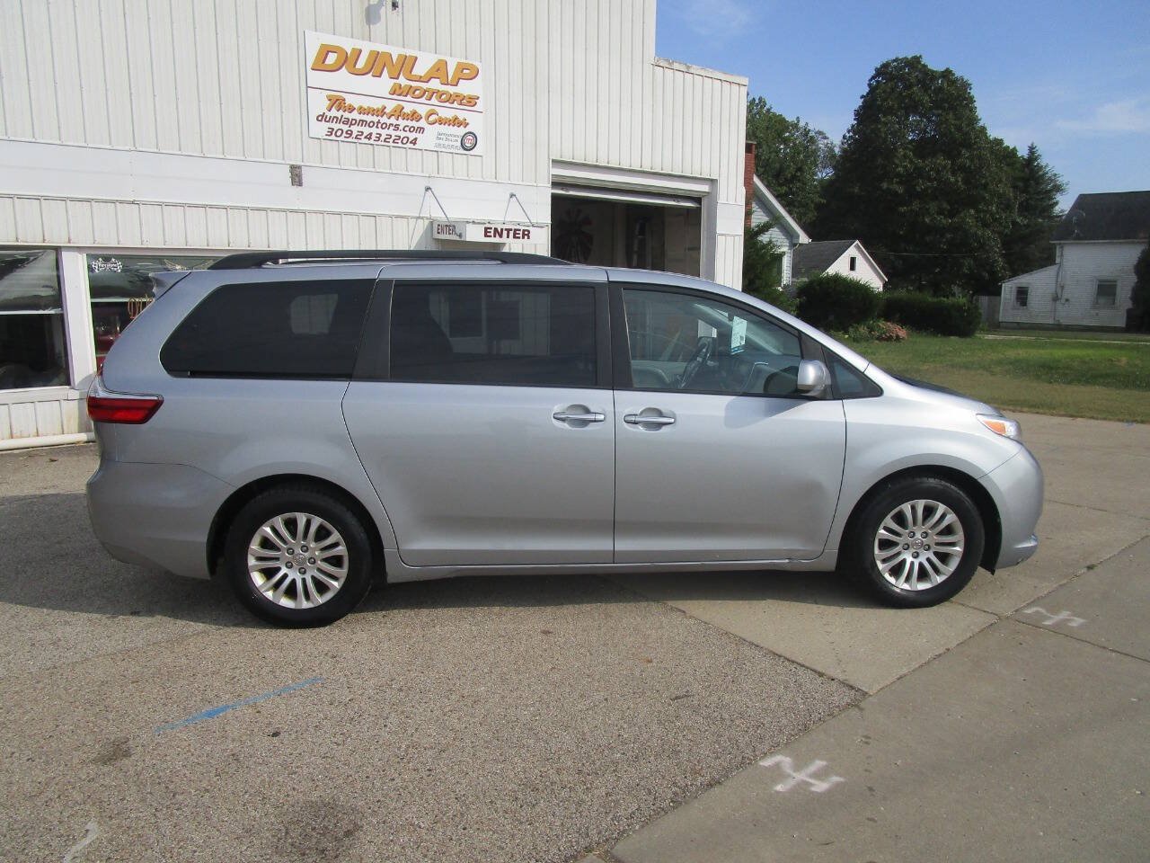 Used 2015 Toyota Sienna XLE Premium FWD image 6