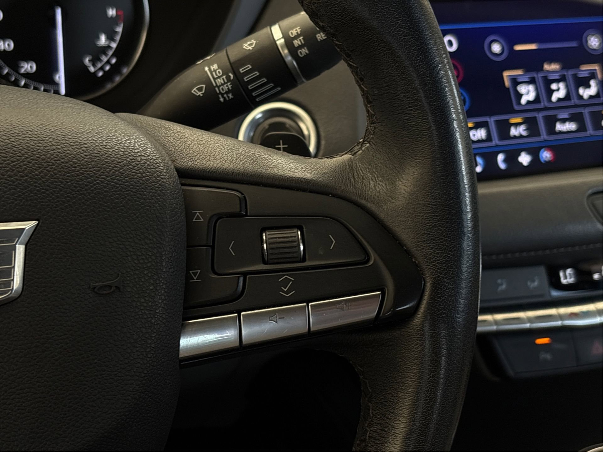 Certified 2023 Cadillac XT4 Luxury image 32