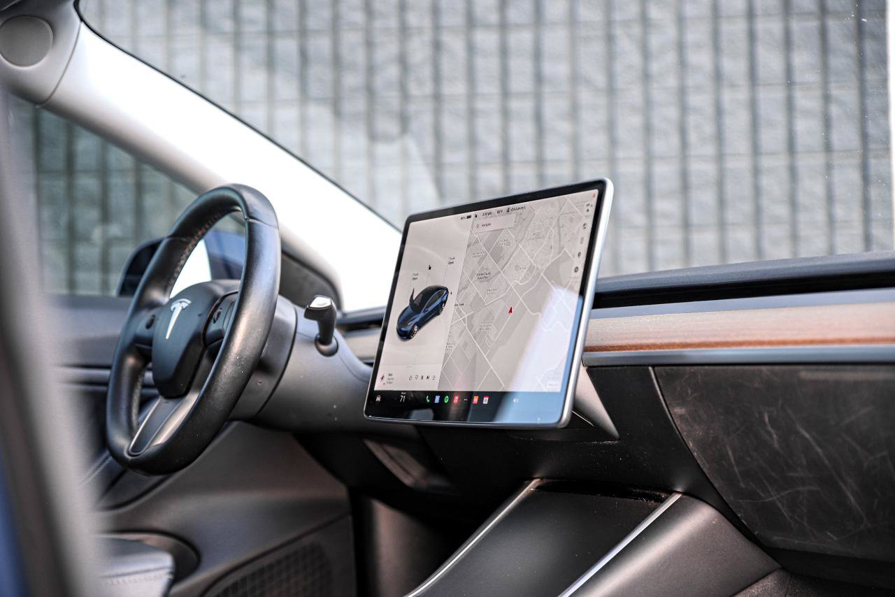 Used 2018 Tesla Model 3 Mid Range RWD image 28