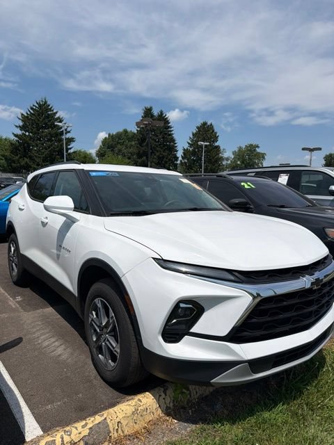 Used 2024 Chevrolet Blazer LT w/ Convenience Package FWD image 3