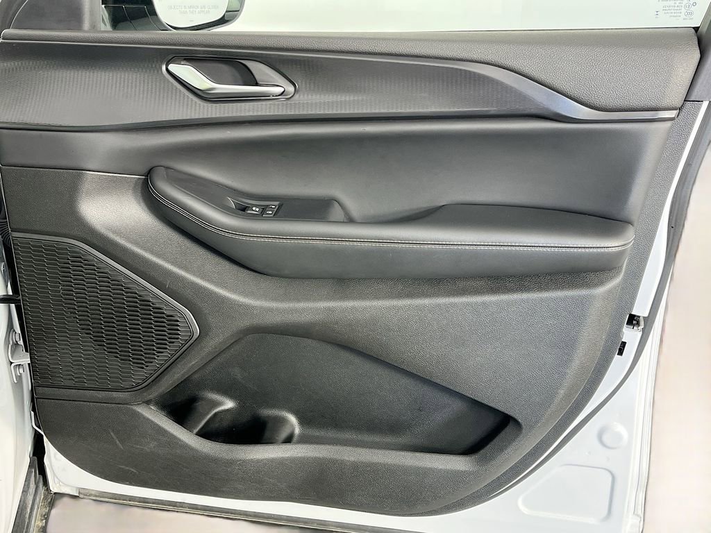 Used 2023 Jeep Grand Cherokee L Laredo image 38