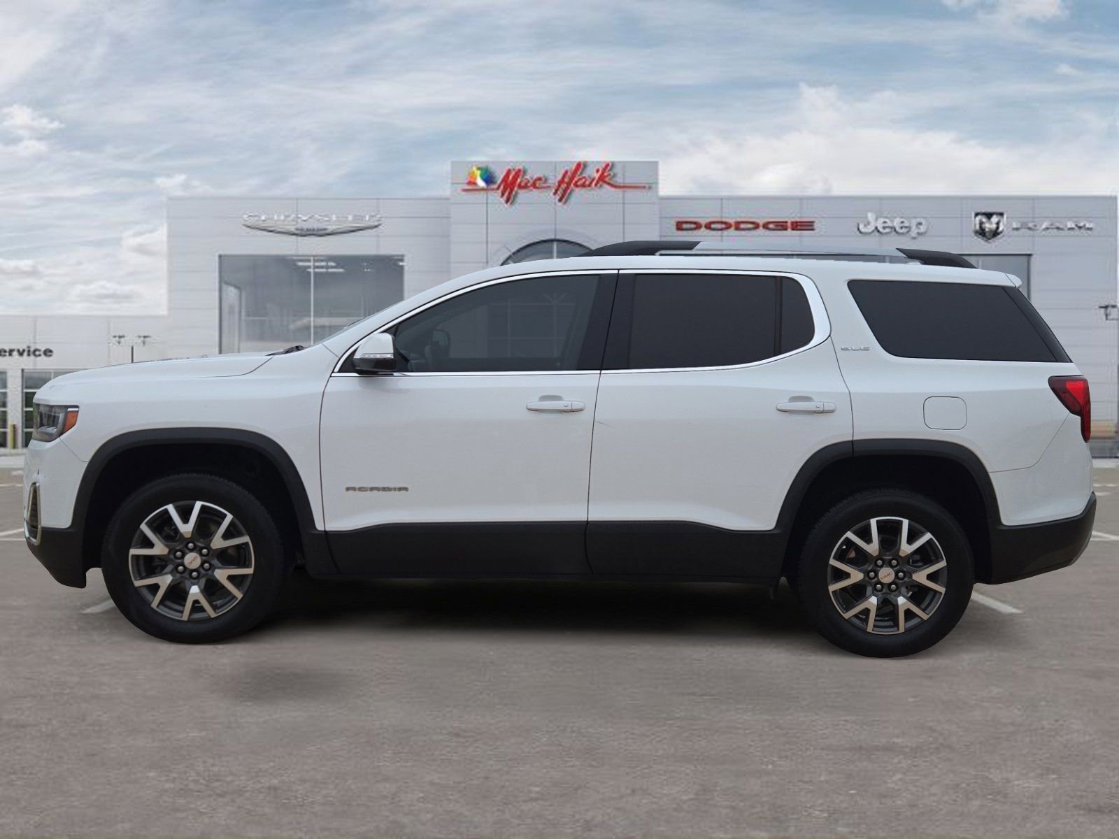 Used 2023 GMC Acadia SLE w/ Driver Convenience Package FWD image 2