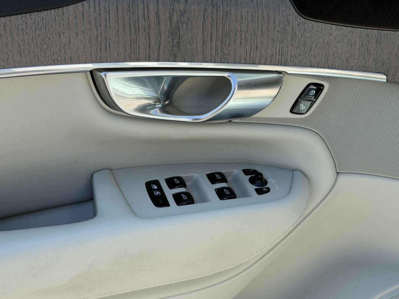 Certified 2023 Volvo XC90 B6 Plus w/ Protection Package Premier AWD/4WD image 25