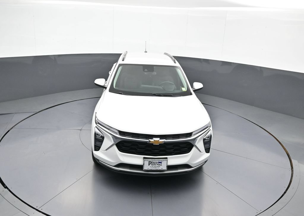 Used 2025 Chevrolet Trax LT w/ LT Convenience Package FWD image 34