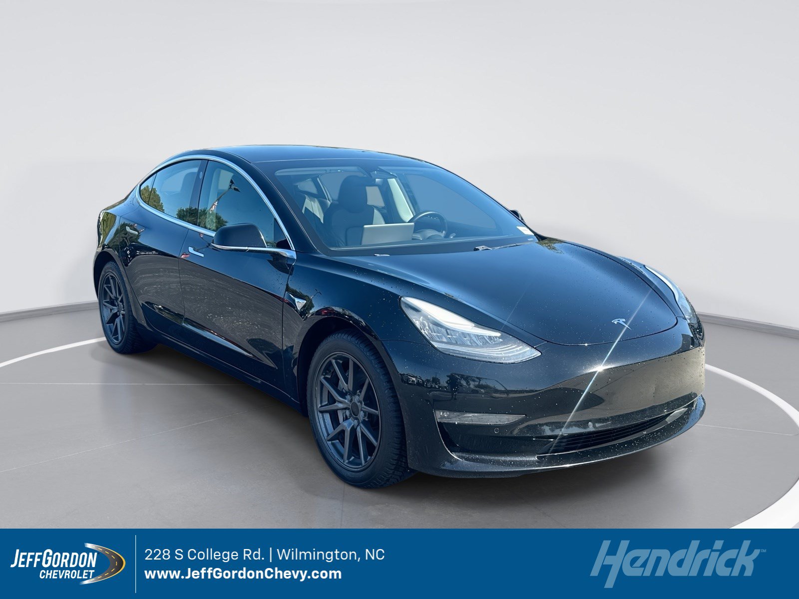 Used 2019 Tesla Model 3 Standard Range RWD image 1