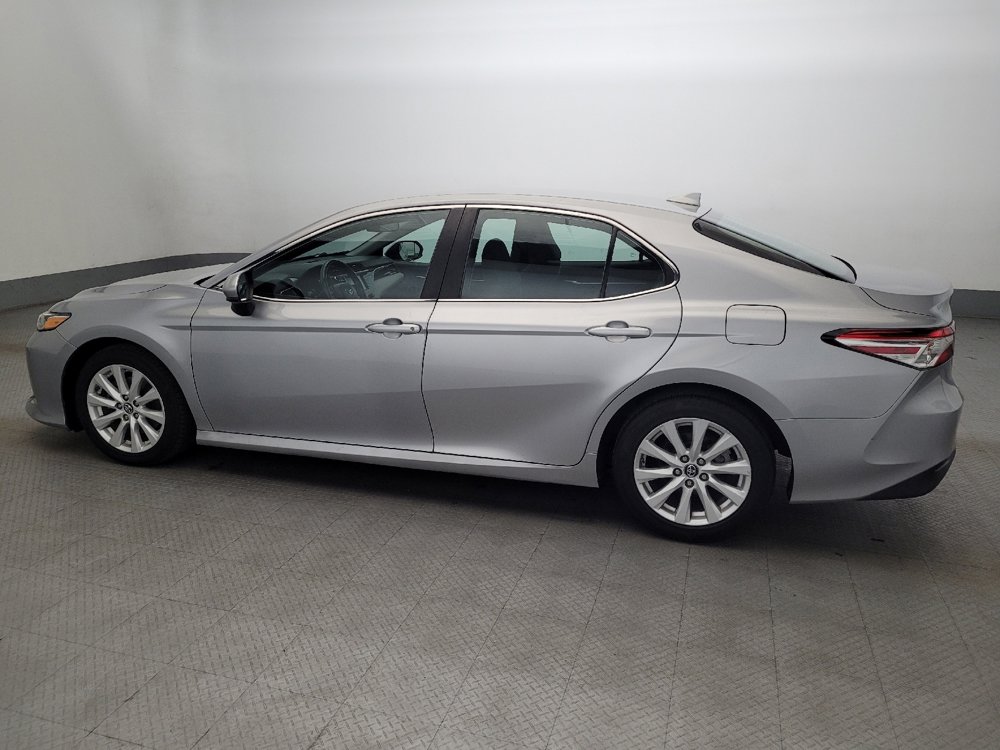 Used 2019 Toyota Camry LE image 3
