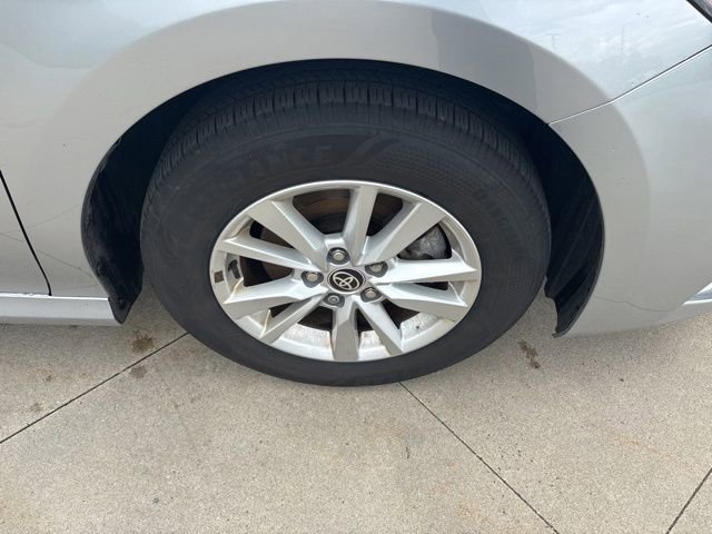 Used 2025 Toyota Camry LE AWD/4WD image 9