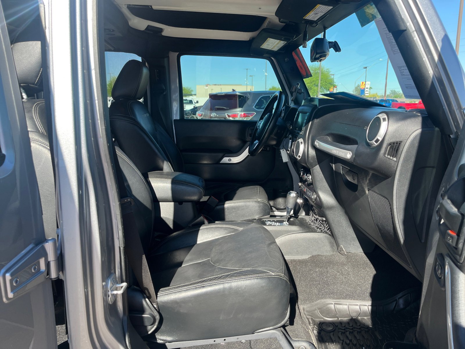 Used 2016 Jeep Wrangler Unlimited Rubicon image 19