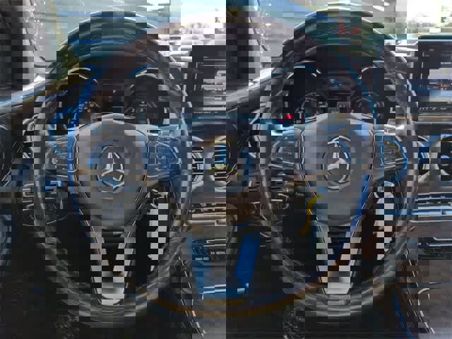 Used 2018 Mercedes-Benz GLC 300 4MATIC image 24