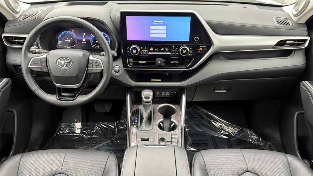 Used 2023 Toyota Highlander Platinum FWD image 36