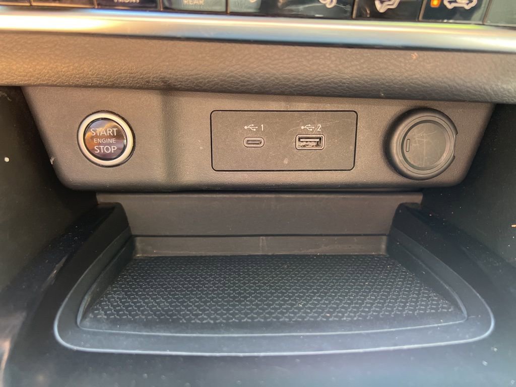 Used 2023 Nissan Rogue SV image 28