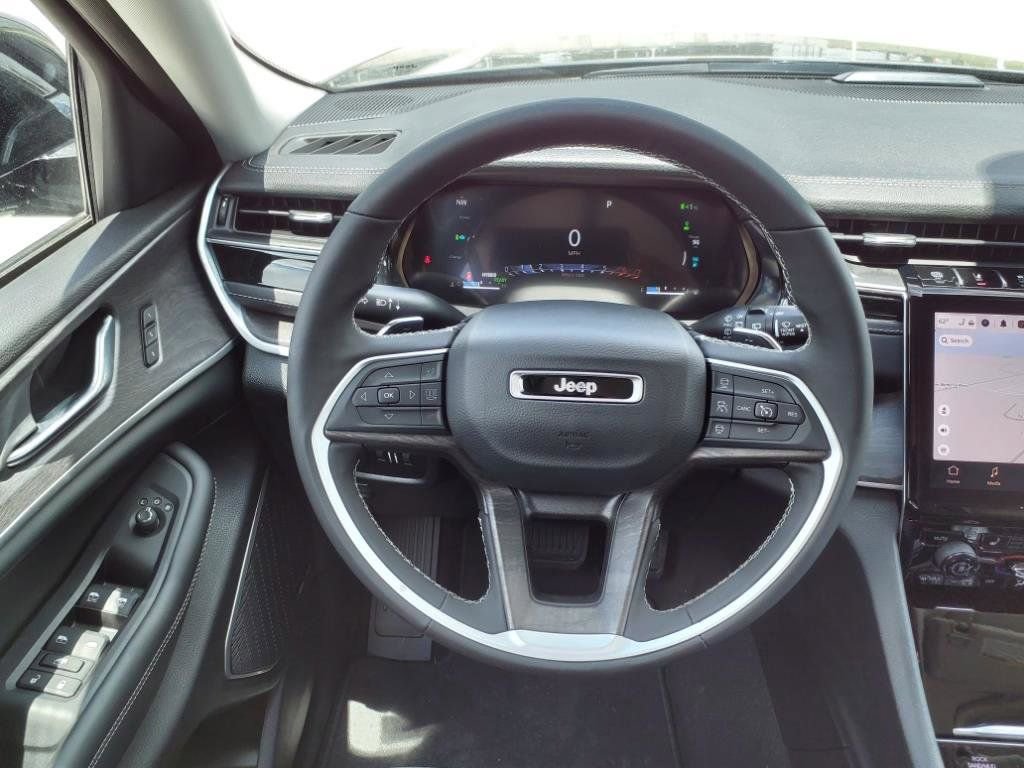 Used 2023 Jeep Grand Cherokee 4WD 4xe image 10