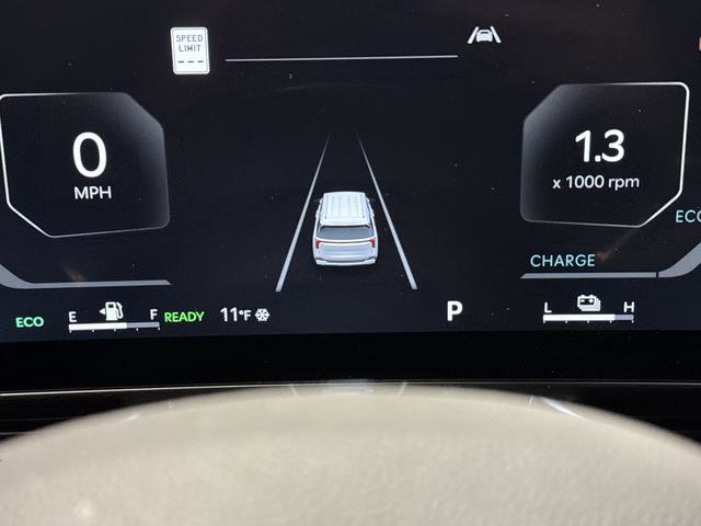 Used 2025 Kia Carnival SX w/ SX Dark Edition Package image 18