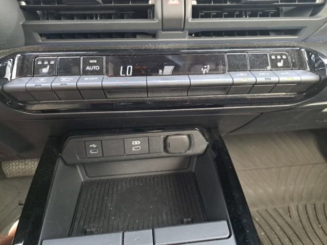 Used 2025 Toyota Prius FWD image 22