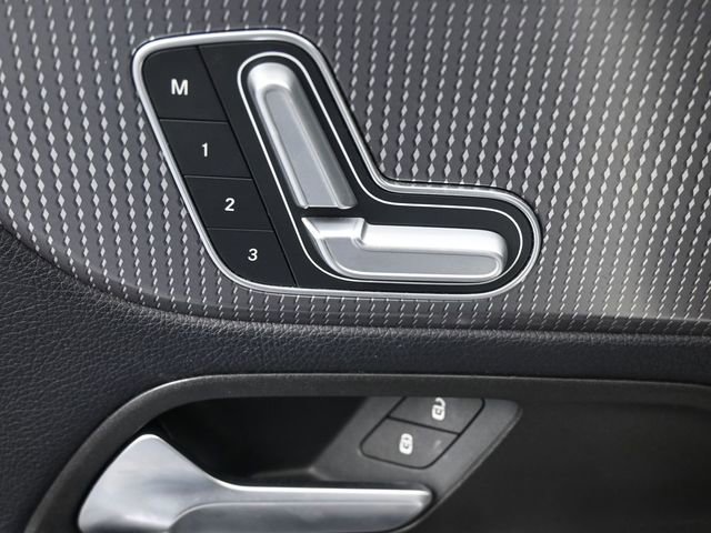 Used 2020 Mercedes-Benz GLB 250 image 21