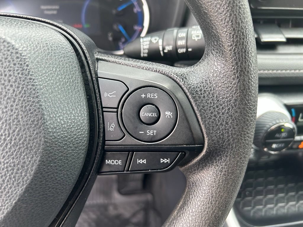 Used 2025 Toyota RAV4 XLE AWD/4WD image 12