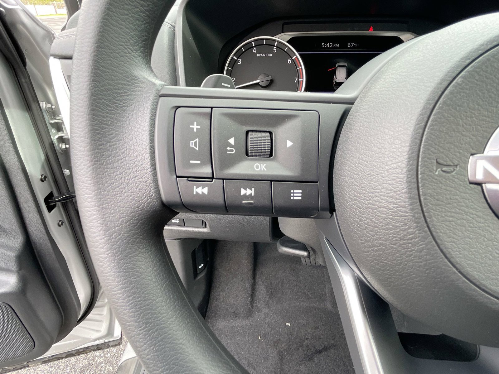 Used 2024 Nissan Rogue SV AWD/4WD image 14