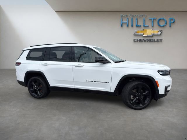 Used 2023 Jeep Grand Cherokee L Limited w/ Black Appearance Package AWD/4WD image 3