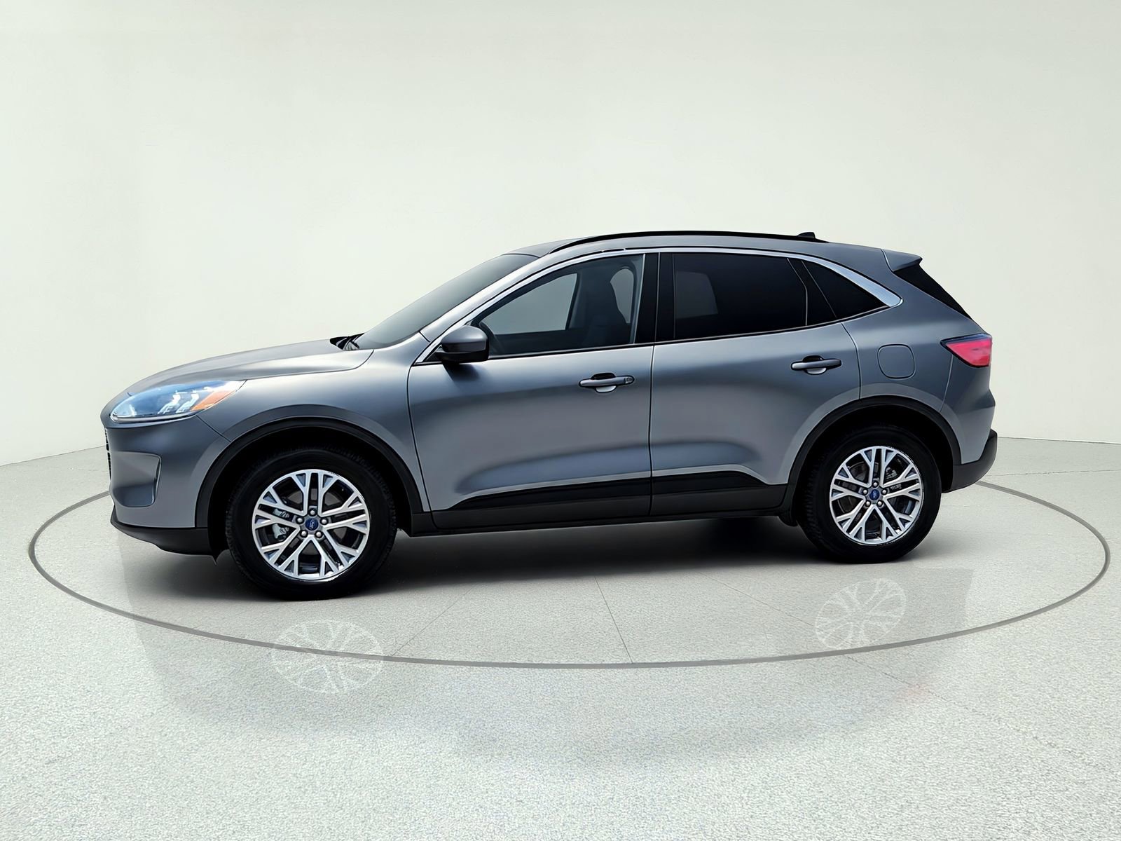 Used 2021 Ford Escape SEL w/ Technology Package AWD/4WD image 3