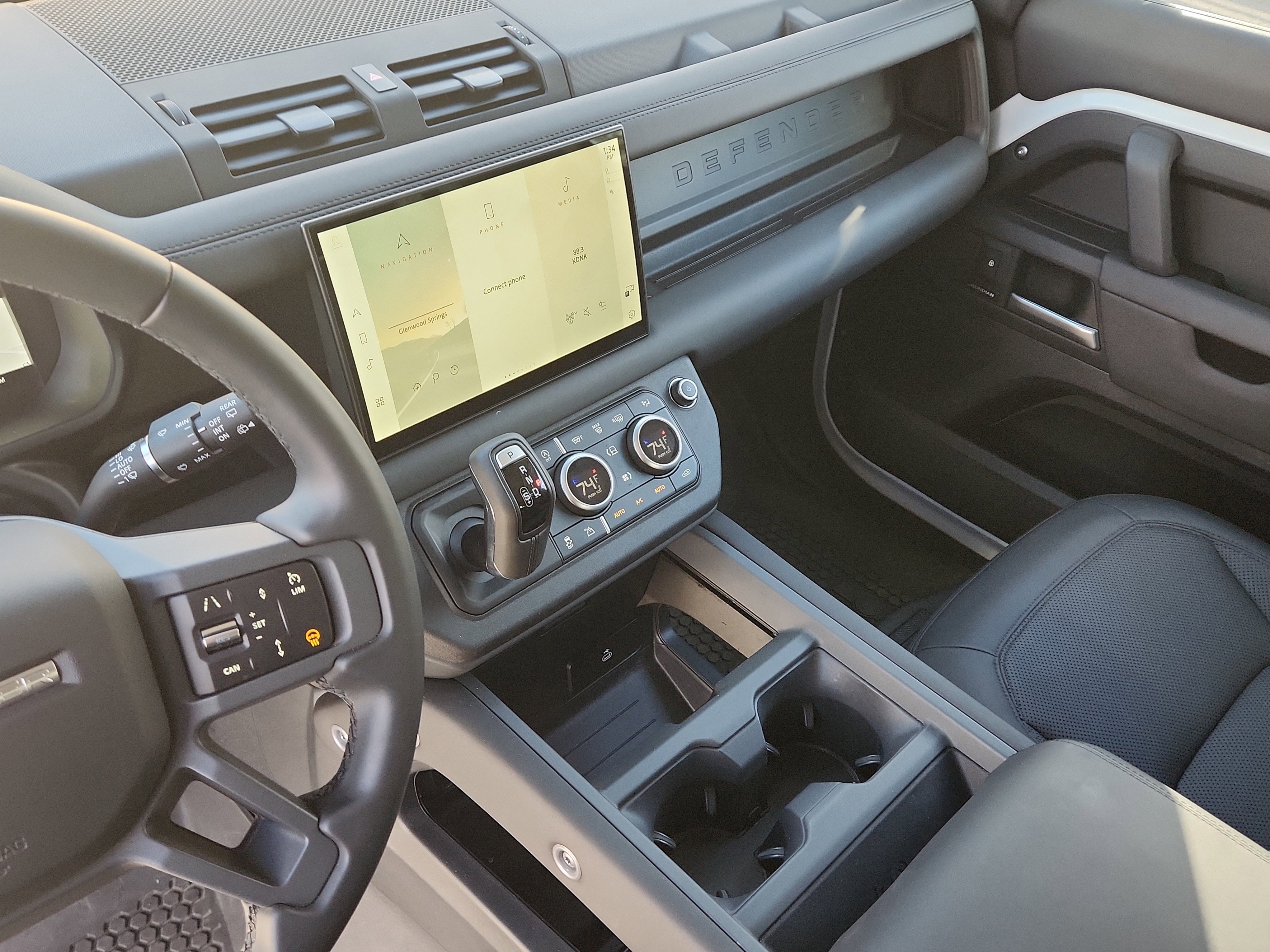 Used 2025 Land Rover Defender 90 S image 14