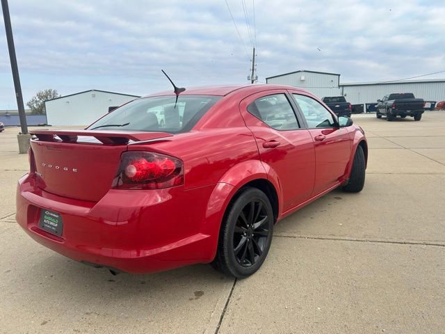 Used 2013 Dodge Avenger SE w/ Blacktop Pkg FWD image 2