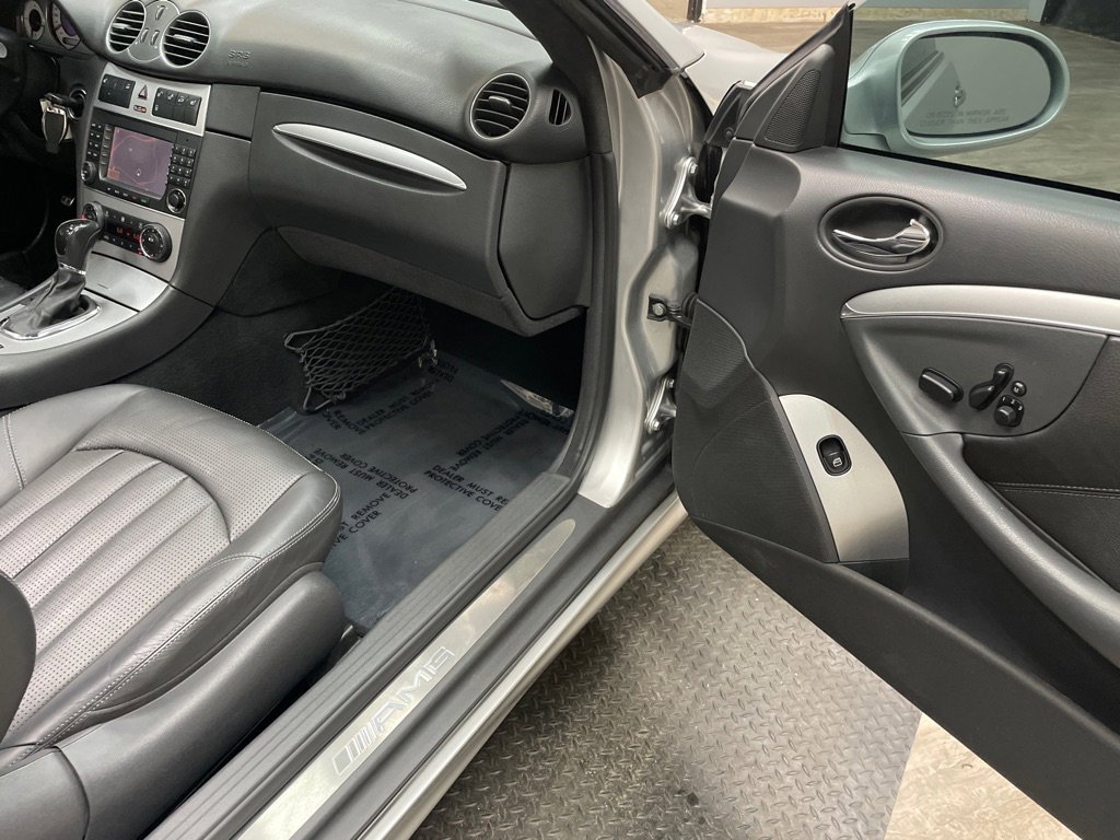 Used 2005 Mercedes-Benz CLK 55 AMG Cabriolet image 40